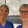 Bildet viser spesialsykepleierne Hanne Høyvik og Lillian Vedvik  