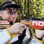 Bildet viser June Emilie Åsenden med rifle.