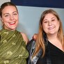 Bildet viser komikerne Marlene Stavrum og Martha Leivestad