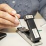 Bildet viser blodprøve-utstyr man kan bruke til hjemmetesting