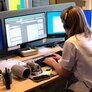 Bildet viser en sykepleier på en legevaktsentral