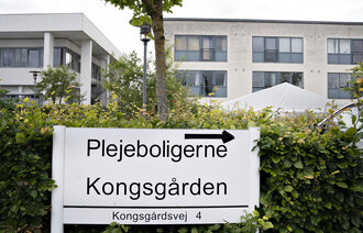 Bildet viser fasaden på Kongsgården plejehjem i Aarhus i Danmark