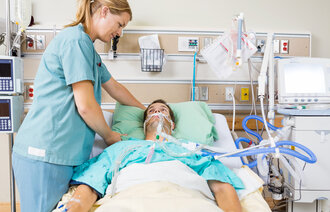 Våken respiratorpasient og sykepleier