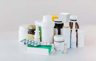 Bildet viser et assortiment av forskjellige legemidler