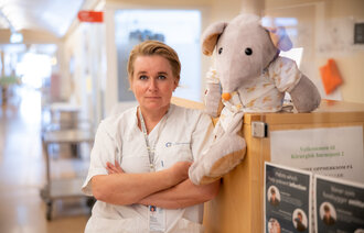 Bildet viser Kjersti Langmoen, på barnekirurgisk avdeling på Rikshospitalet.