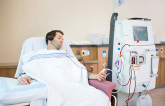 Bildet viser en dialysepasient