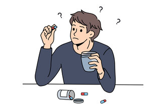 Illustrasjonen viser en ung mann som holder en pille i den ene hånden, et vannglass i den andre, og har mange spørsmålstegn rundt hodet.