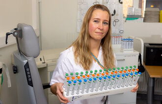 Elisabeth Sletten utreder pasienter for luktesansforstyrrelser.