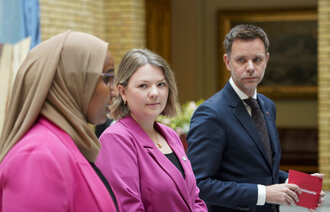 Bildet viser de helsepolitiske talspersonene Truls Vasvik (Ap), Marian Hussein (SV) og Lisa Marie Ness Klungland (Sp).
