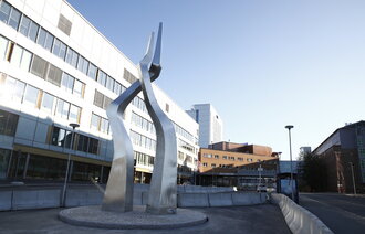 bilde av inngangen på UNN i Tromsø