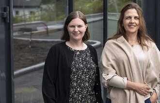 Bildt viser innleggsforfatterne Evy Gangstø Steinseide og Irene Aasmul