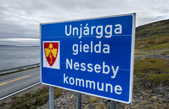 Bilde av kommuneskiltet til Nesseby