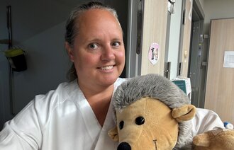 Heidi Barvik med bamse