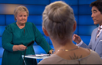 Bilde av Erna Solberg og Fredrik Solvang fra partilederdebatt august 2025