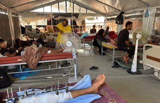 Bildet viser teltsykehus i Gaza.