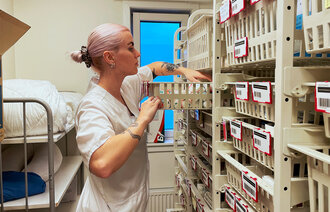 Bildet viser Vilde Wirum på jobb