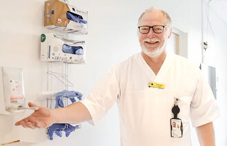 bilde av lars varheim, smittesykepleier