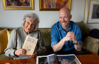 Bildet viser Aud Oftestad og Johan B. Mjønes.