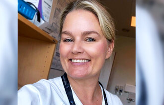 Bildet viser en selfie tatt av Hanne Charlotte Schjelderup