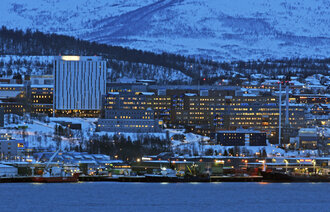 Bildet viser Tromsø med Universitetssykehuset i Nord-Norge