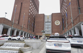 Bildet viser rådhuset i Oslo.