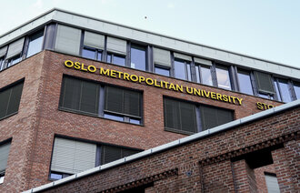 Bildet viser et skilt hvor det står Oslomet.