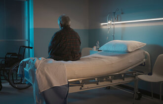 Bildet viser en pasient på sykehus