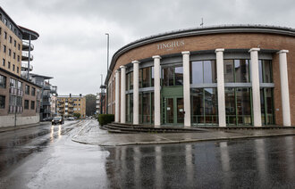 Bildet viser tinghuset i Sarpsborg.