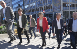 Forhandlingslederne fra KS, LO, Unio, YS og Akademikerne før oppstartsmøtet for årets lønnsforhandlinger. Bildet viser forhandlingslederne fra KS, LO, Unio, YS og Akademikerne før oppstartsmøtet for årets lønnsforhandlinger.