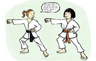 Tegning av to jenter i karatedrakter