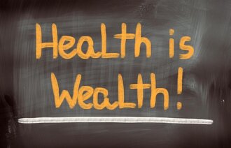 Bilde av tavle med teksten Health is Wealth