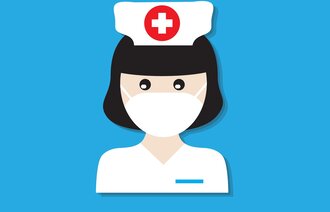 Illustrasjonen viser en sykepleier med munnbind og kutte, mot blå bakgrunn.