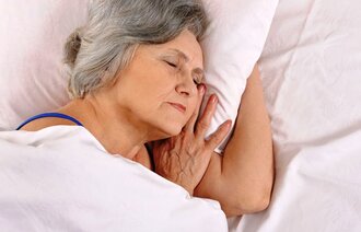 Kvinne som sover
