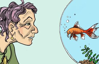 Illustrasjonen viser en eldre kvinne som kikker inn på en gullfisk i en rund gullfiskbolle