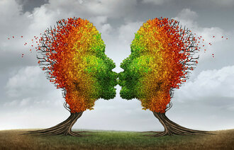 Bildet er en illustrasjon av to høstlige trær som kysser.