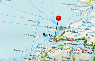 Nærbilde av norgeskart som viser Bodø markert med en råd nål