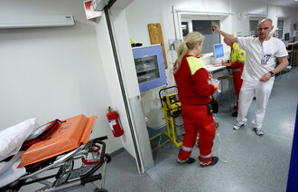 Arild Svendsen tar imot ambulanse på akuttmottaket, Sykehuset Østfold, Fredrikstad