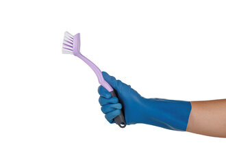 Bildet viser en hånd som holder en oppvaskbørste