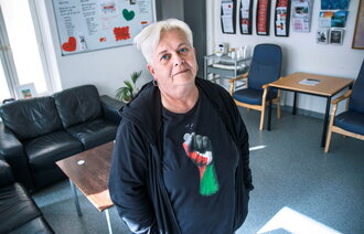 Hilde Marie Reksjø på venterommet til helsesenteret