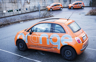 Bildet viser en av Orange Helses biler.