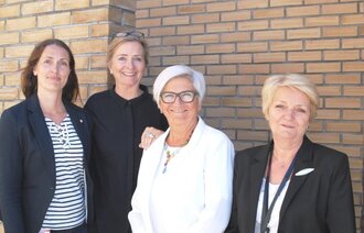Bildet viser fire medlemmer av programrådet for pårørendeforskning ved Universitetet i Stavanger. Fra venstre: Heidi Dombestein, Kristin Humerfelt, Anne Norheim og Helene Hanssen.