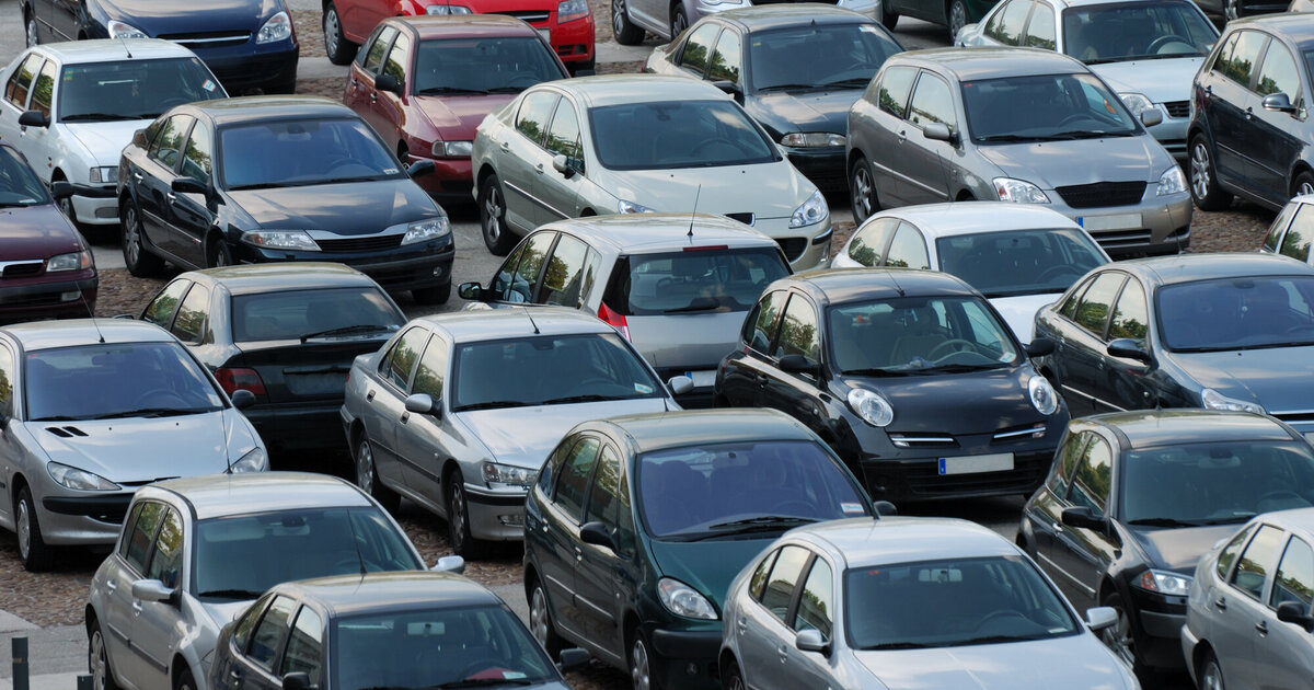 рынок легковых автомобилей. авторынок. надо найти автомобиль. аренда машины обзор. импорт машин.