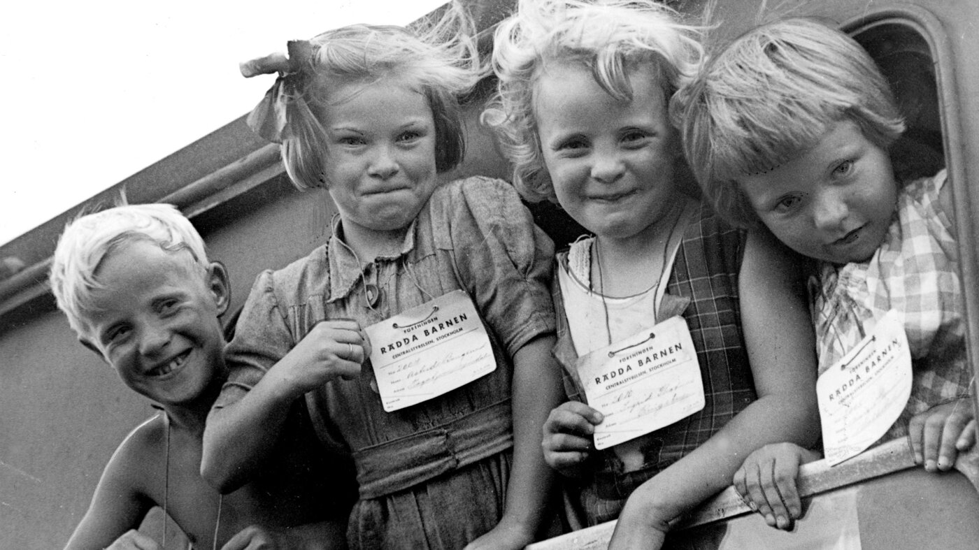 Bilde viser norskekrigsbarn på tog til Sverige for å gjøre seg fete 