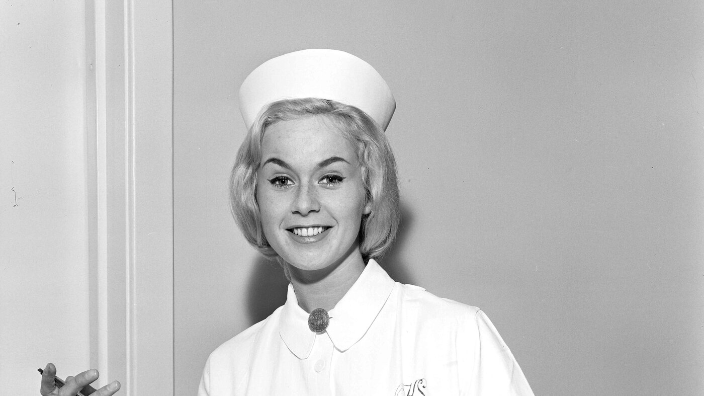Bildet viser en sykepleierske.