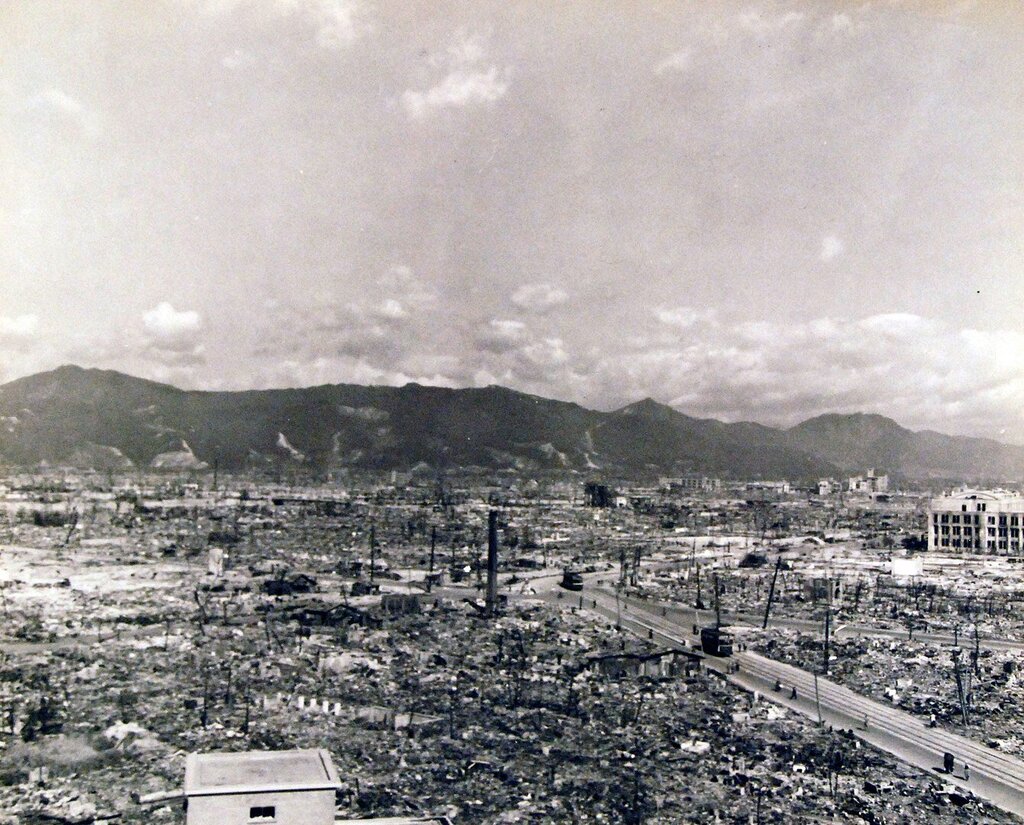 Bildet viser en del av Hiroshima ødelagt etter å ha blitt truffet av en atombombe i 1945