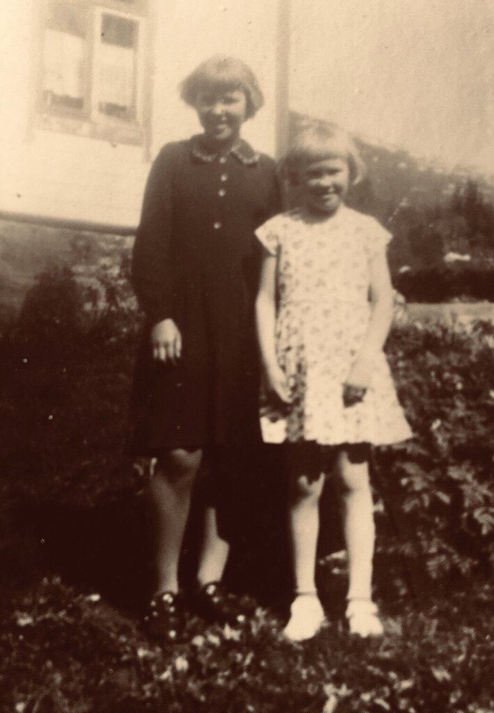 Bildet viser Reidun Aambø og søsteren Elfrid.