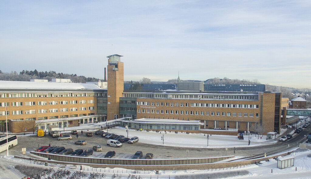 Bildet viser Rikshospitalet en vinterdag.