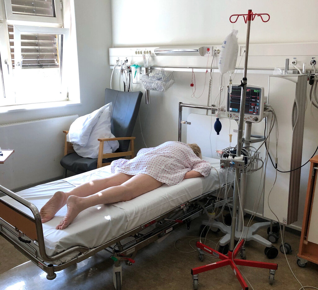 Bildet viser koronapasient Marianne Rustad Carlsen på Ullevål sykehus