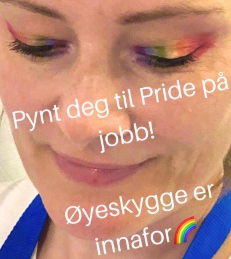 Bildet viser et ansikt med øyskygge lagt i pridefarger.