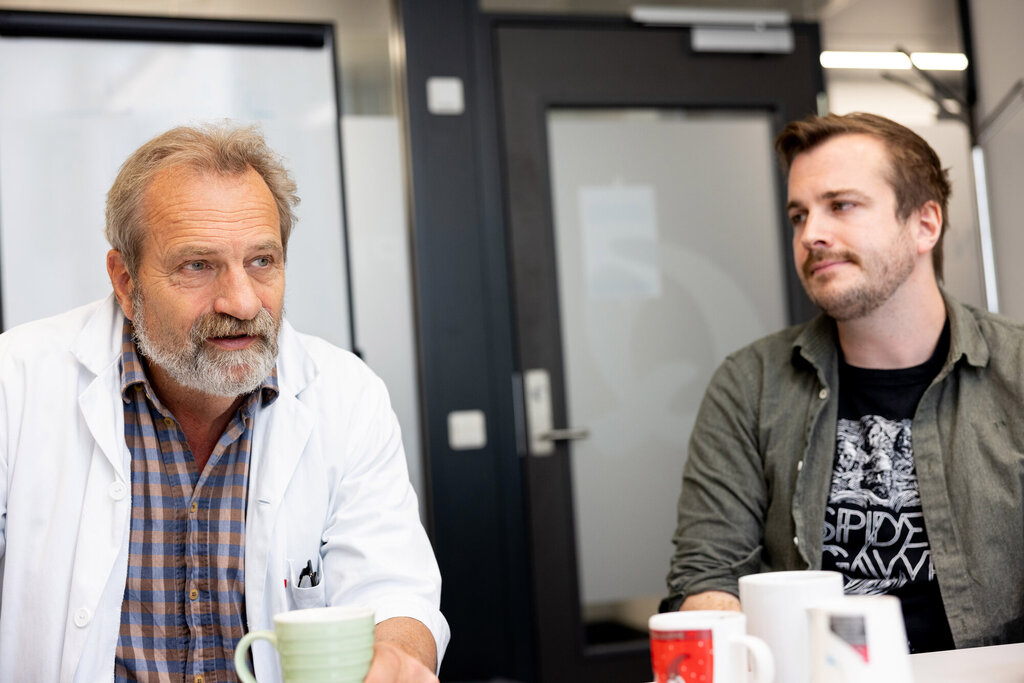 Overlege Petter Borchgrevink (til venstre) og sykepleier og doktorgradsstipendiat Martin Elstad Myrenget 